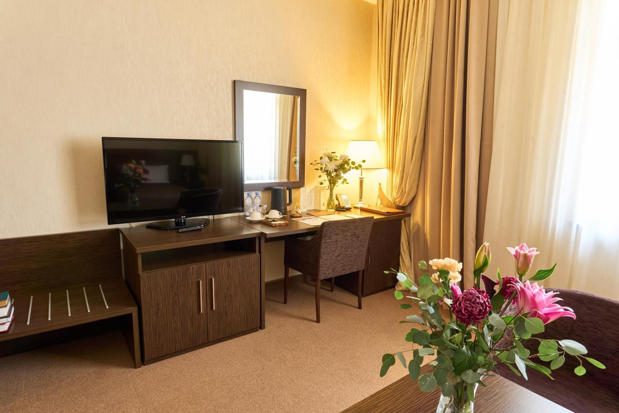 Kainar Hotel Sjymkent Exteriör bild